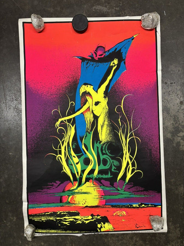 Devil woman 1971 black - 1971, light